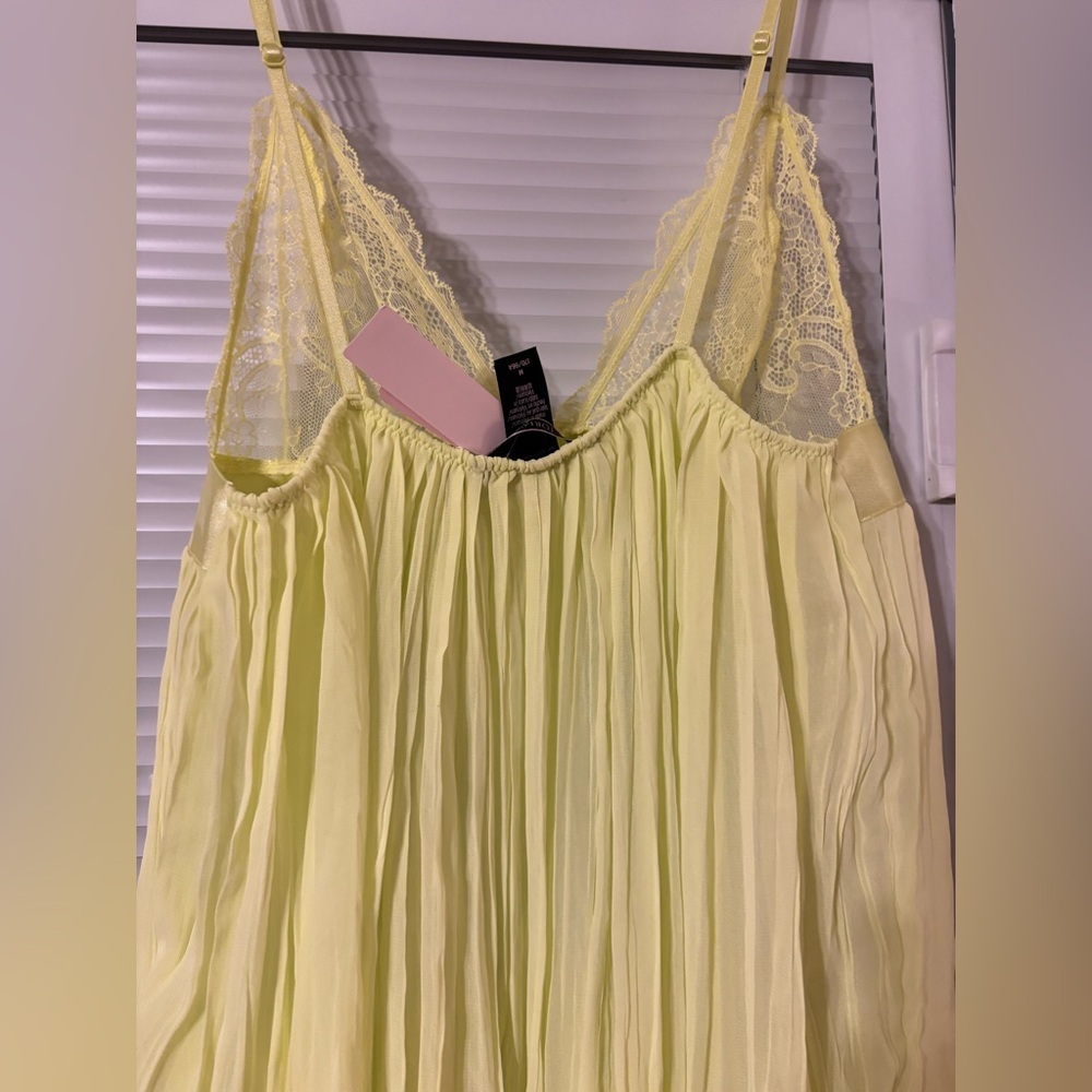 Victoria's Secret Lace Chemise NWT - Picture 10 of 10